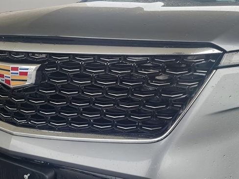 Used 2024 Cadillac XT4 Premium Luxury image 2