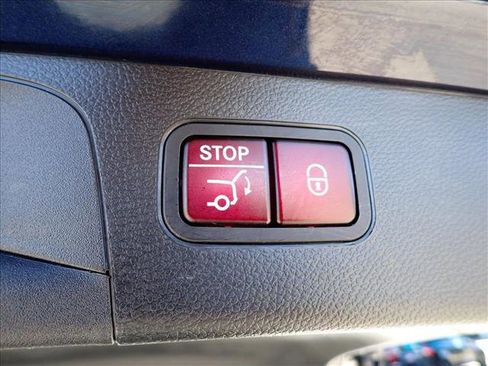 Used 2022 Mercedes-Benz GLC 300 4MATIC image 9