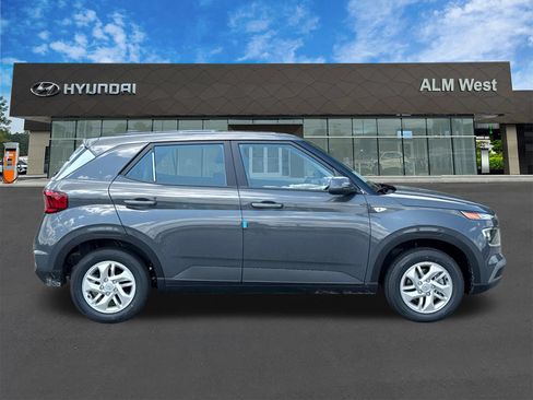 Used 2026 Hyundai Venue SE FWD image 5