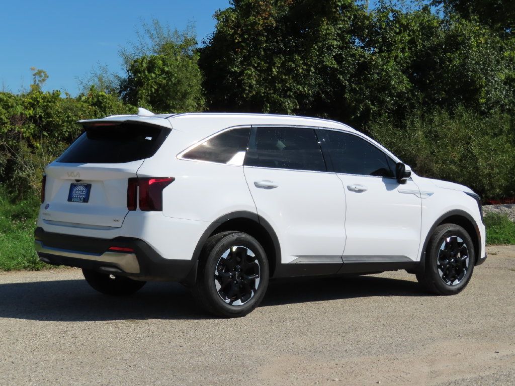 Used 2025 Kia Sorento S AWD/4WD image 3