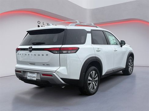 New 2025 Nissan Pathfinder SL image 5