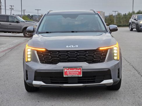 Used 2024 Kia Sorento S image 2