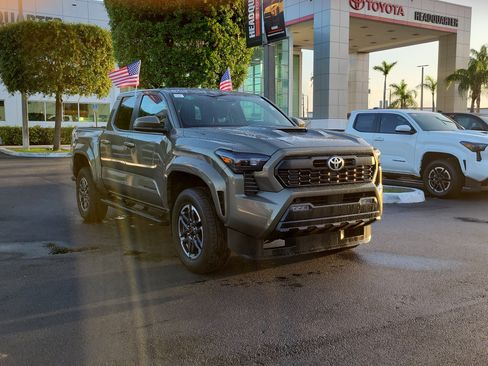 Used 2024 Toyota Tacoma TRD Sport image 2