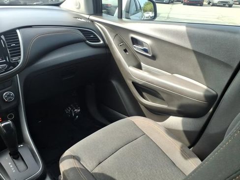 Used 2020 Chevrolet Trax LS w/ Tint and Cruise Package FWD image 16
