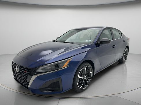 Used 2024 Nissan Altima 2.5 SR AWD/4WD image 6