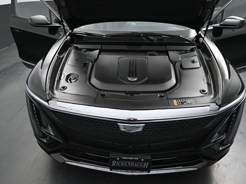 Certified 2025 Cadillac Lyriq Luxury AWD/4WD image 21