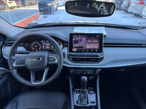 Used 2022 Jeep Compass Limited image 17