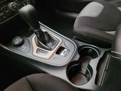 Used 2014 Jeep Cherokee Latitude w/ Cold Weather Group AWD/4WD image 26