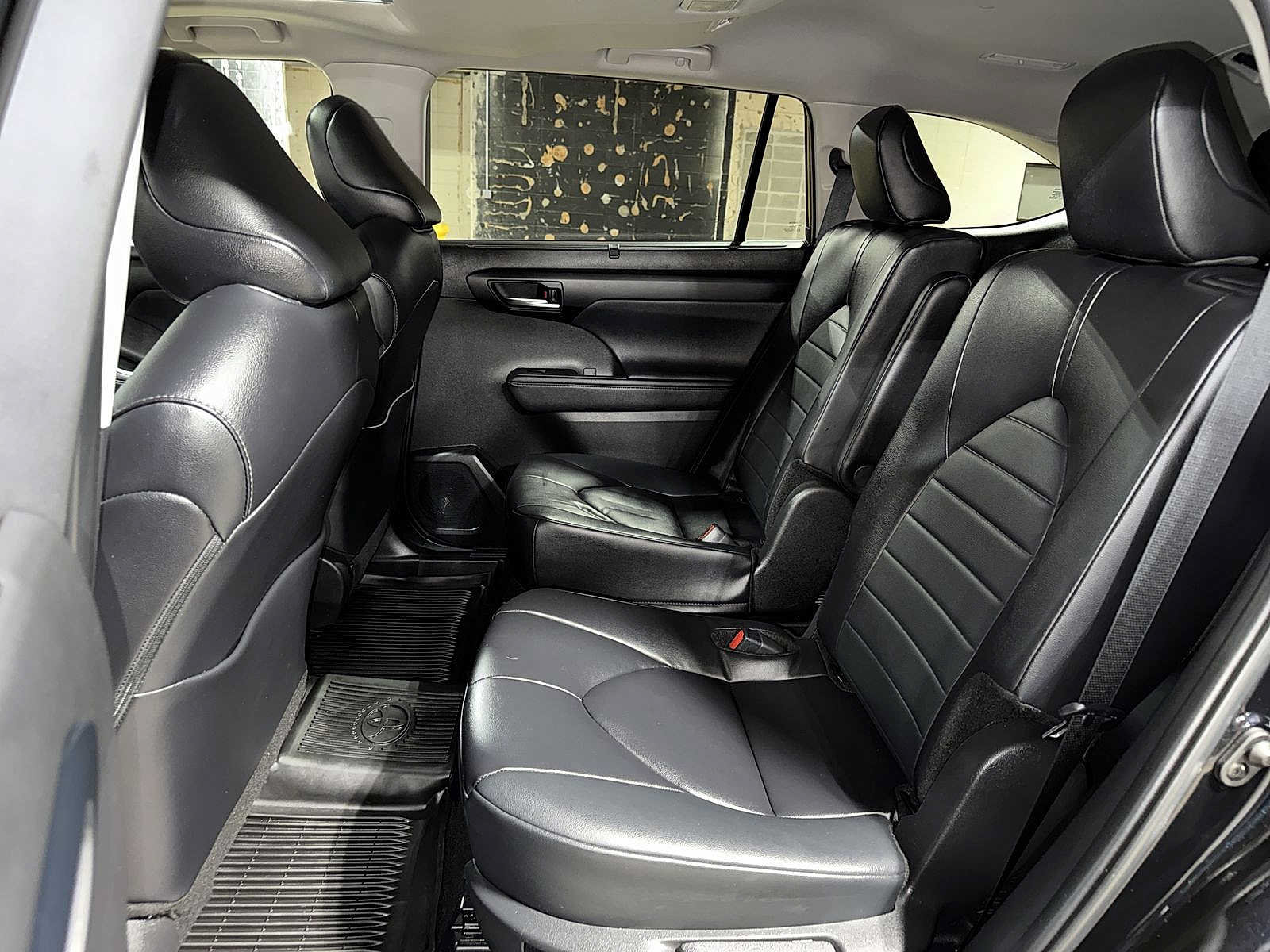 Used 2024 Toyota Highlander XLE AWD/4WD image 17