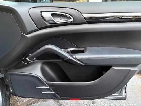 Used 2018 Porsche Cayenne image 20