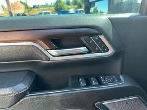 Used 2024 GMC Sierra 2500 Denali image 28