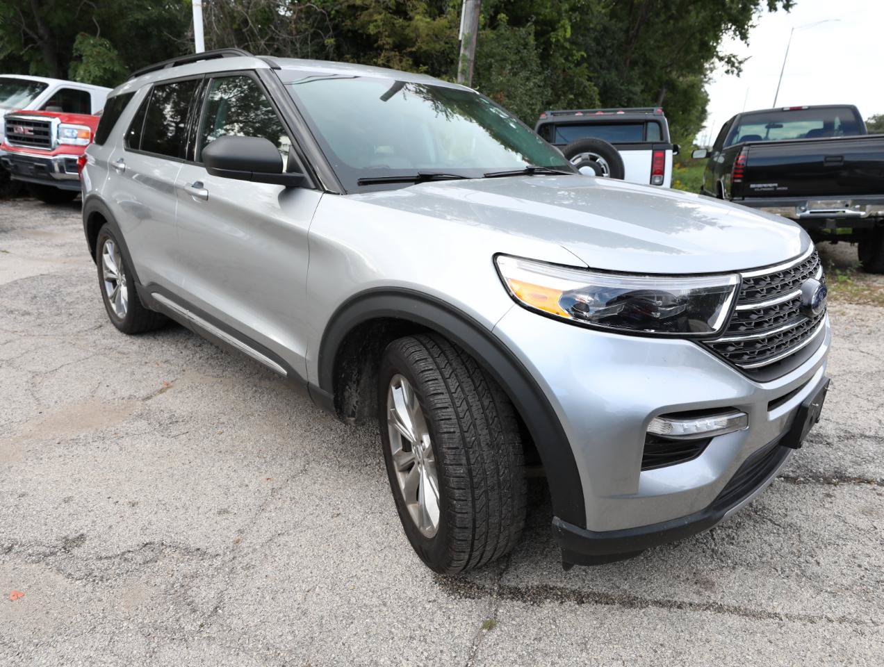 Used 2021 Ford Explorer XLT w/ Equipment Group 202A AWD/4WD image 4