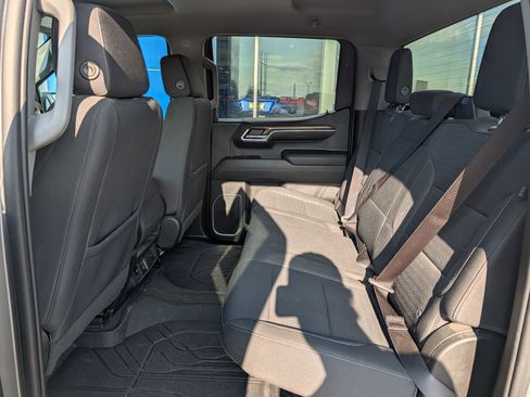 Used 2023 Chevrolet Silverado 1500 LT AWD/4WD image 9