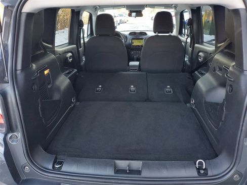 Used 2023 Jeep Renegade Latitude image 25