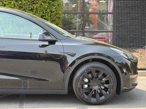 Used 2021 Tesla Model Y Long Range image 23