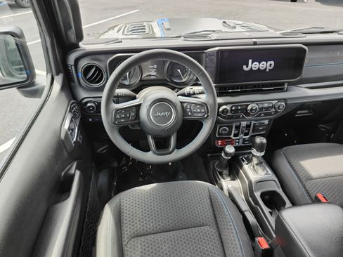 Used 2024 Jeep Wrangler Unlimited Rubicon 4xe w/ Convenience Group AWD/4WD image 27