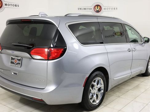 Used 2019 Chrysler Pacifica Limited image 3