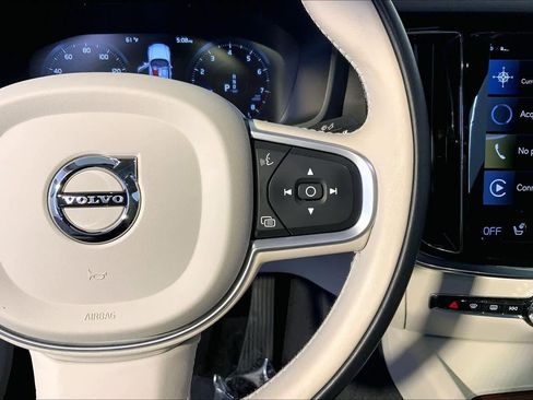 Used 2022 Volvo S60 B5 Momentum w/ Premium Package image 24