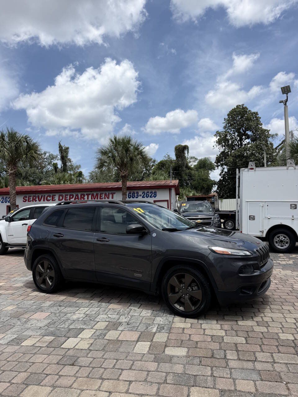 Used 2017 Jeep Cherokee 75th Anniversary FWD image 4