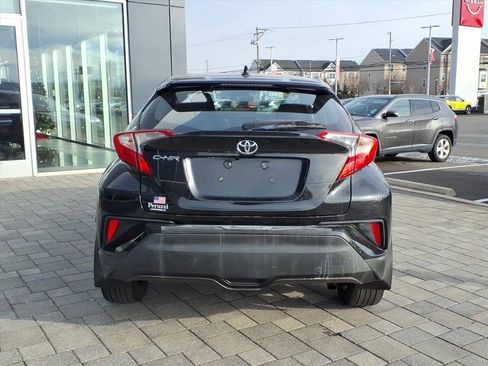 Used 2021 Toyota C-HR XLE image 4