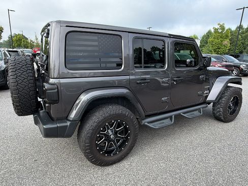 Used 2018 Jeep Wrangler Unlimited Sahara w/ Cold Weather Group AWD/4WD image 8