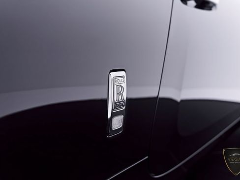 Used 2019 Rolls-Royce Dawn RWD image 32