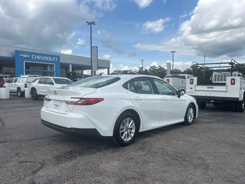 Used 2025 Toyota Camry LE FWD image 3