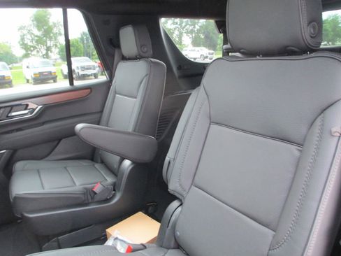 New 2026 GMC Yukon Denali w/ Denali Reserve Package AWD/4WD image 12