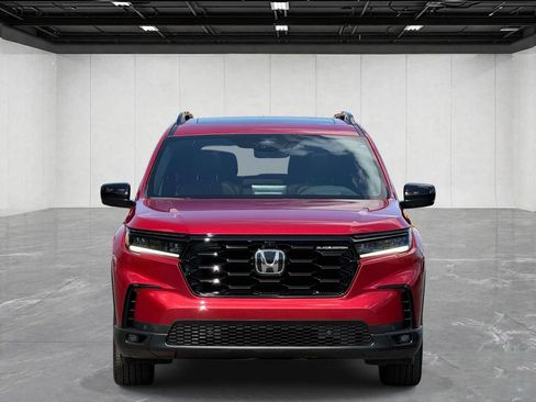 Used 2025 Honda Pilot Black Edition image 2