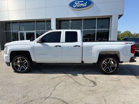 Used 2018 Chevrolet Silverado 1500 Custom w/ Custom Value Package AWD/4WD image 4