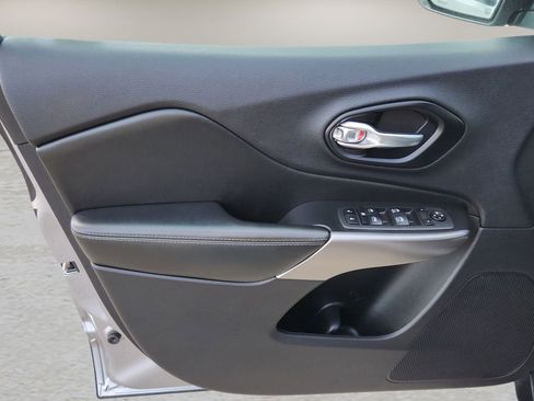 Used 2021 Jeep Cherokee Latitude Lux w/ Trailer Tow Group image 16