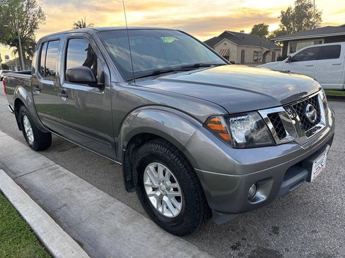 Used 2019 Nissan Frontier SV w/ Value Truck Package RWD image 3