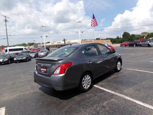 Used 2019 Nissan Versa SV FWD image 6