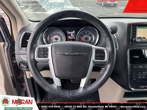 Used 2013 Chrysler Town & Country Touring image 13