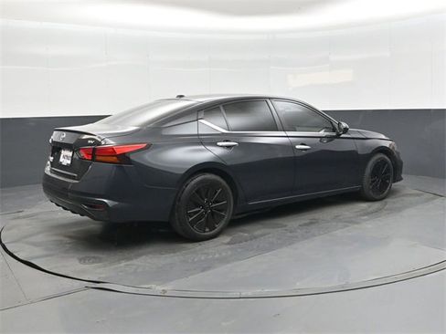 Used 2021 Nissan Altima 2.5 SV image 3