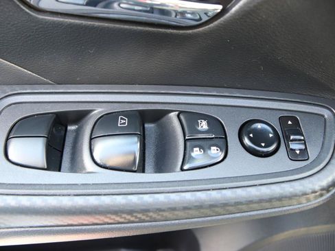 Used 2025 Nissan Versa SV FWD image 39