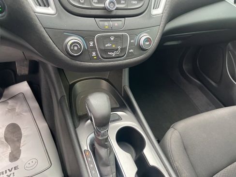 Used 2021 Chevrolet Malibu LS image 16