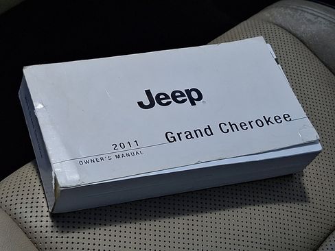 Used 2011 Jeep Grand Cherokee Overland AWD/4WD image 28