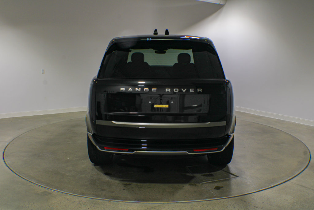 Certified 2025 Land Rover Range Rover Long Wheelbase SE AWD/4WD image 4