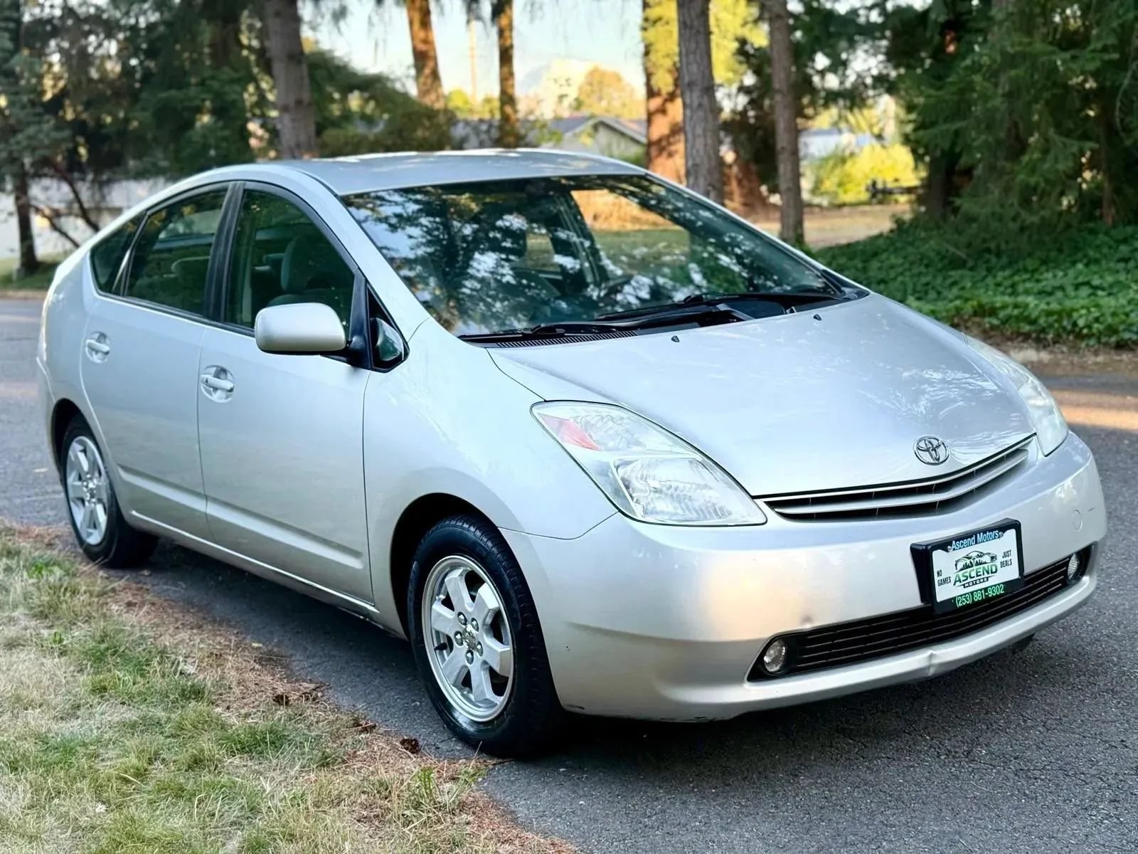 Used 2005 Toyota Prius w/ Pkg 6 FWD image 7