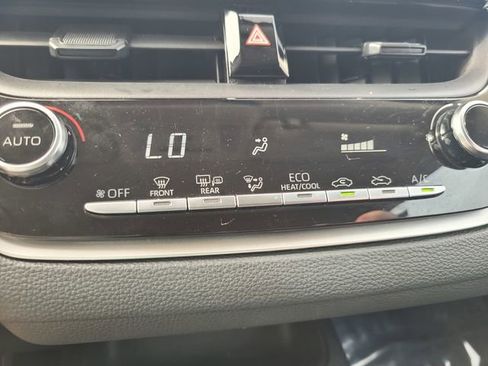 Used 2022 Toyota Corolla LE w/ LE Convenience Package image 23