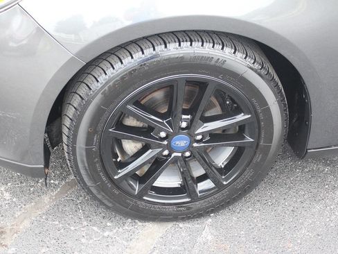 Used 2017 Ford Focus SE w/ Cold Weather Package image 7