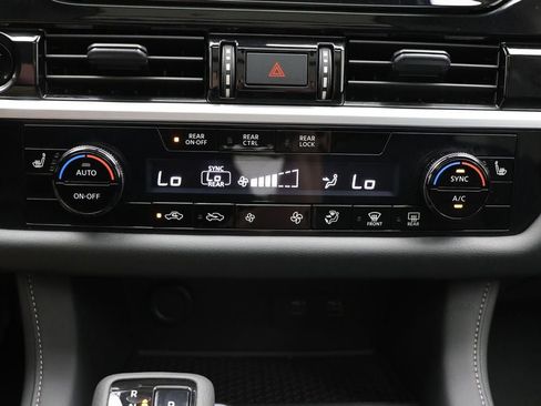 Used 2025 Nissan Pathfinder SV w/ SV Premium Package image 24