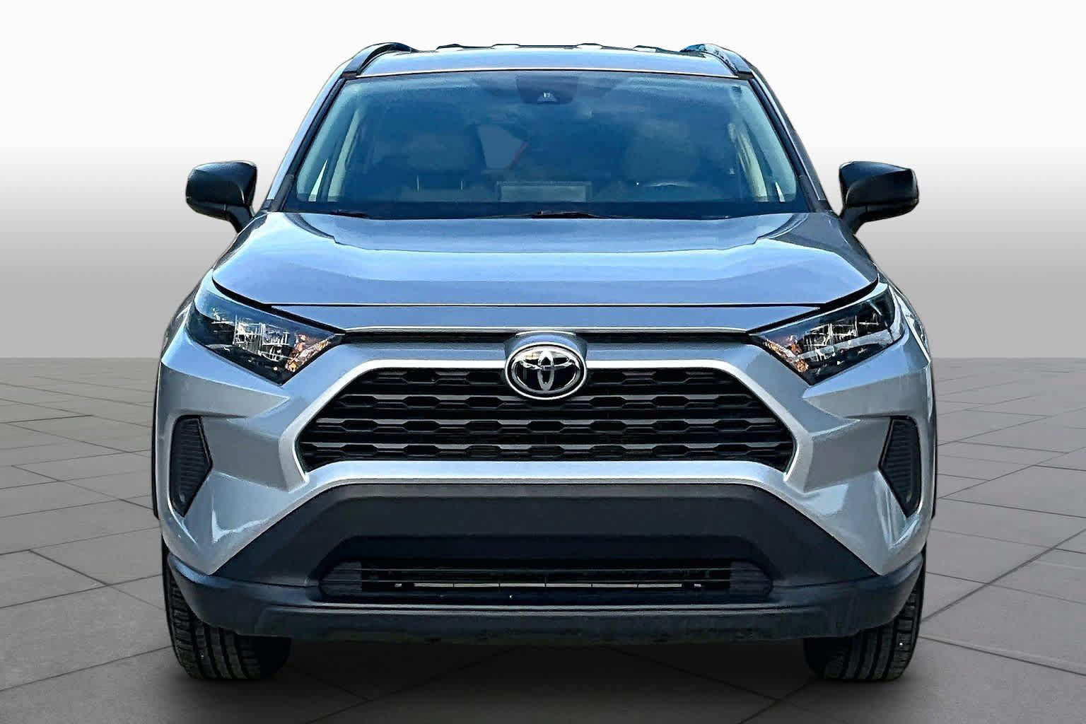Used 2021 Toyota RAV4 LE AWD/4WD image 3