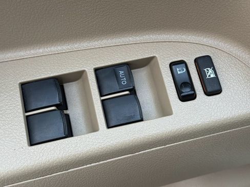 Used 2011 Toyota Highlander 2WD w/ Tech Pkg image 24