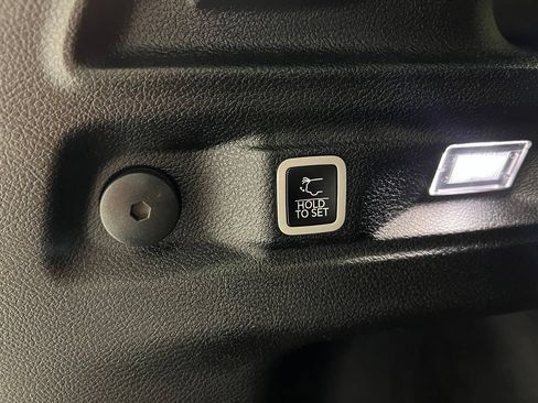 Used 2024 Jeep Grand Cherokee L Altitude AWD/4WD image 32