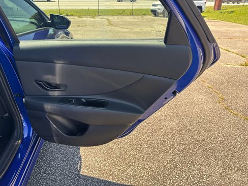 Used 2025 Hyundai Elantra Sport FWD image 16