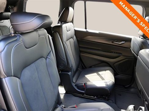 New 2025 Jeep Grand Cherokee L Altitude image 19