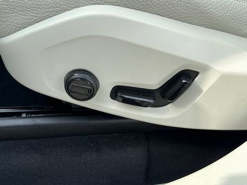 Certified 2024 Volvo XC90 B6 Plus w/ Protection Package image 13