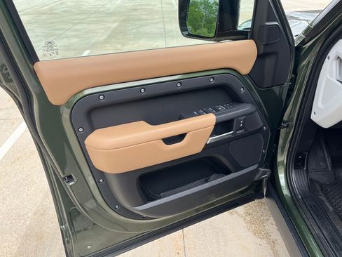New 2026 Land Rover Defender 130 X-Dynamic SE AWD/4WD image 10